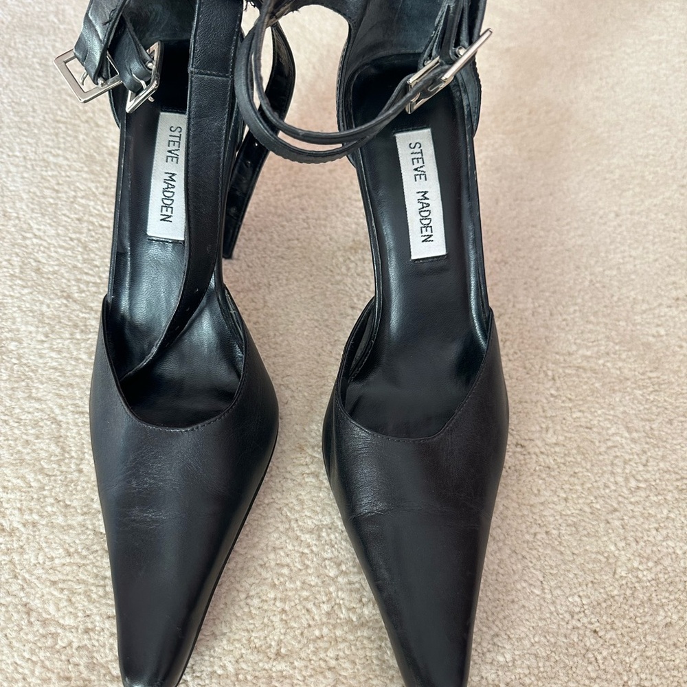 Steve Madden Black Pointed Toe Heels - Picture 2 of 8